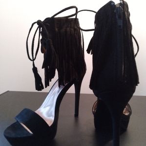 Black tassel pumps